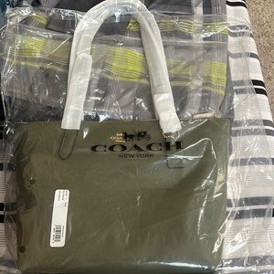 BRAND NEW WITH TAGS AND ORIGINAL PACKAGING COACH BAG!!